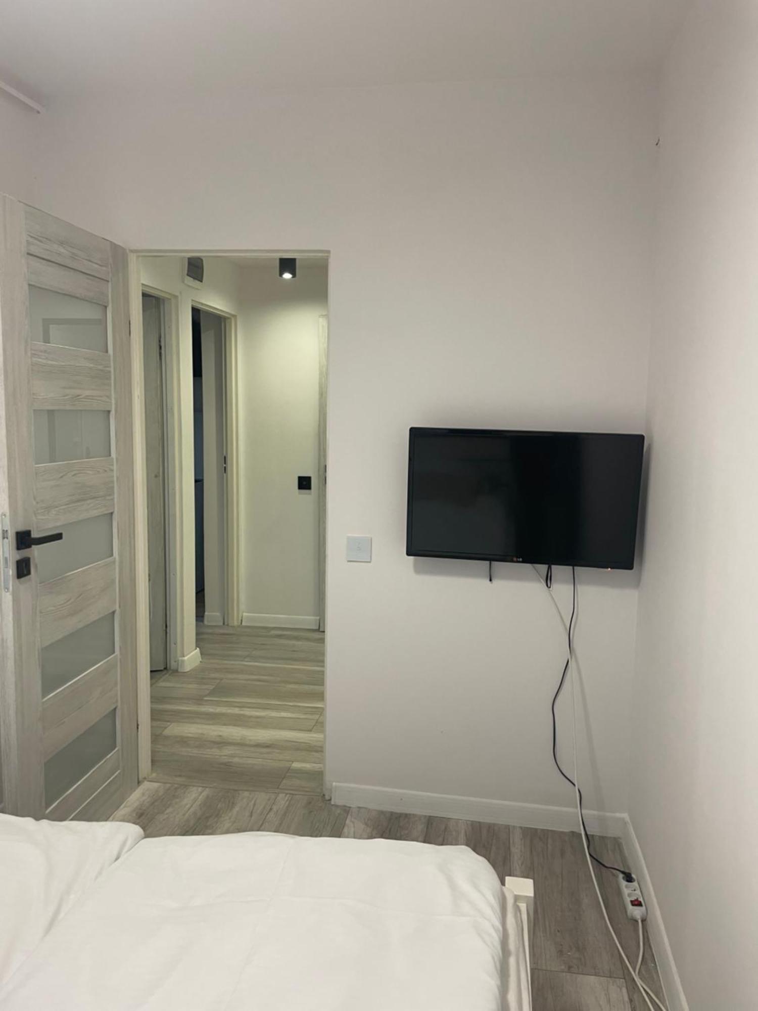 Apartament 2 Pokojowy W Centrum Miasta Żagań Esterno foto