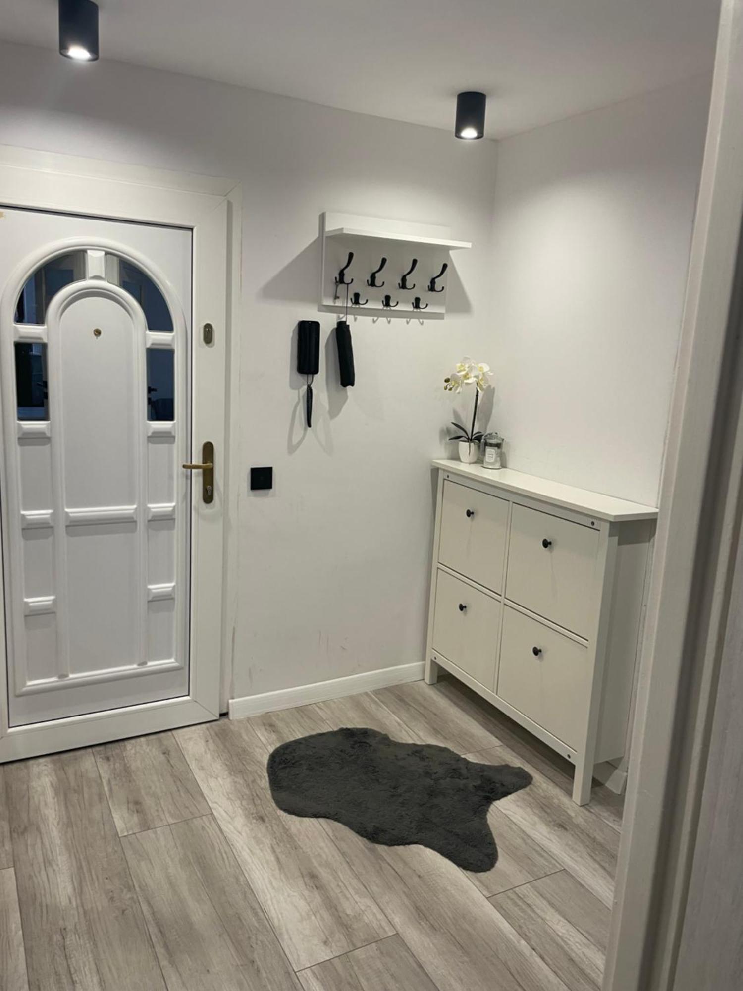 Apartament 2 Pokojowy W Centrum Miasta Żagań Esterno foto