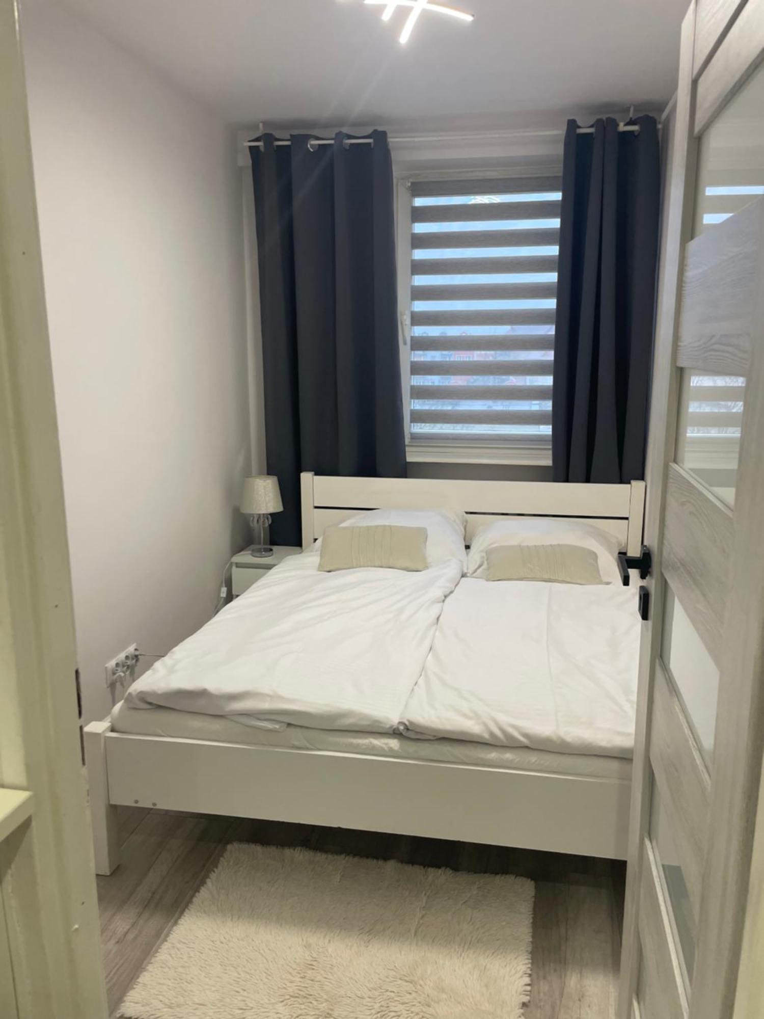 Apartament 2 Pokojowy W Centrum Miasta Żagań Esterno foto